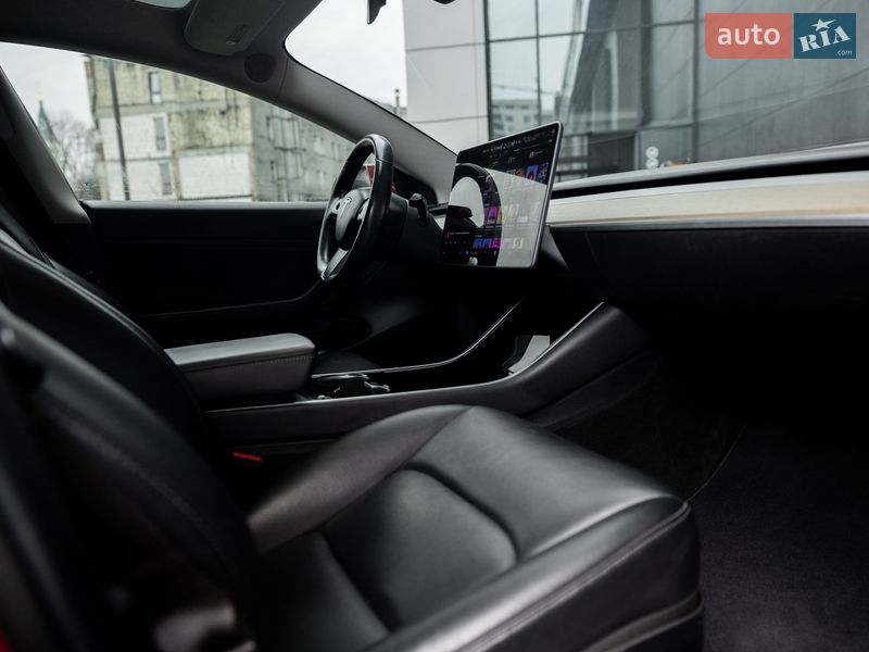 Седан Tesla Model 3 2018 в Житомирі