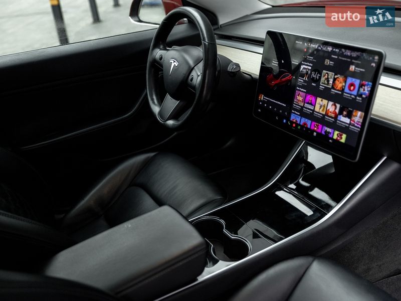 Седан Tesla Model 3 2018 в Житомирі