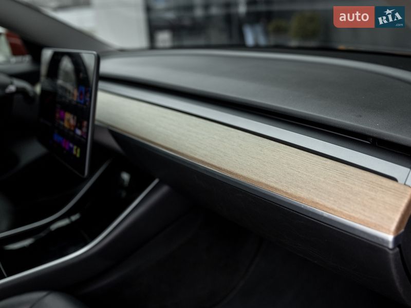 Седан Tesla Model 3 2018 в Житомирі