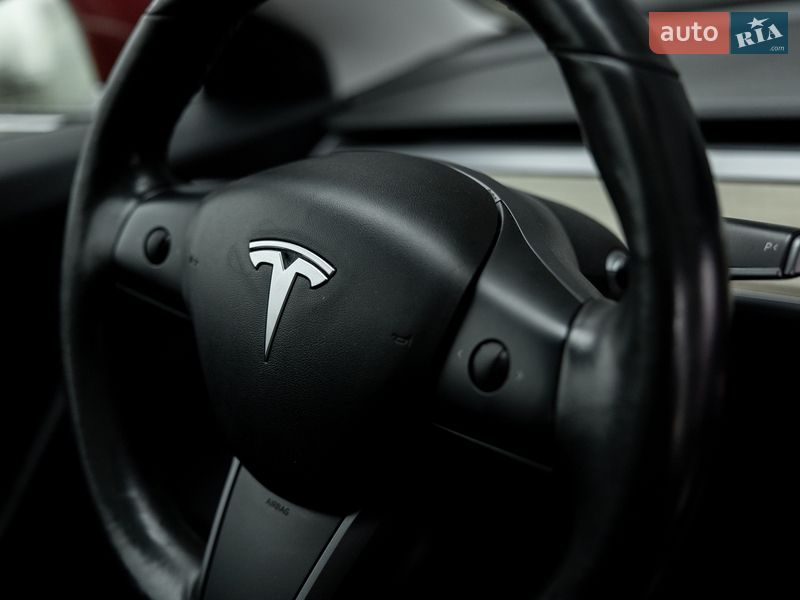 Седан Tesla Model 3 2018 в Житомирі