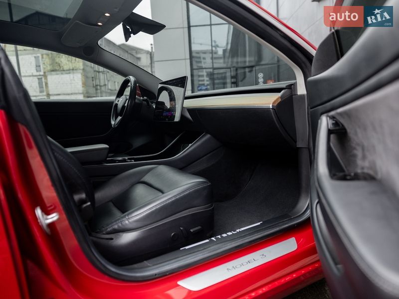 Седан Tesla Model 3 2018 в Житомирі