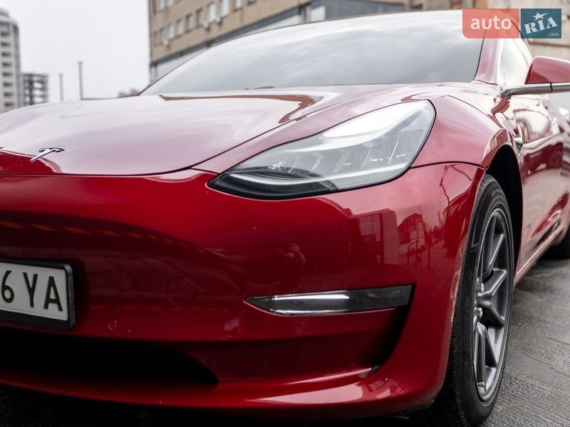 Седан Tesla Model 3 2018 в Житомирі