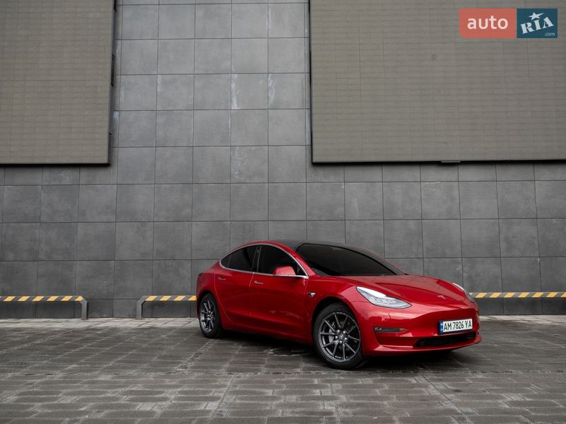 Седан Tesla Model 3 2018 в Житомирі