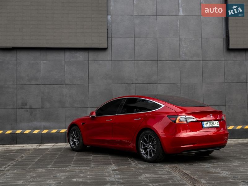 Седан Tesla Model 3 2018 в Житомирі