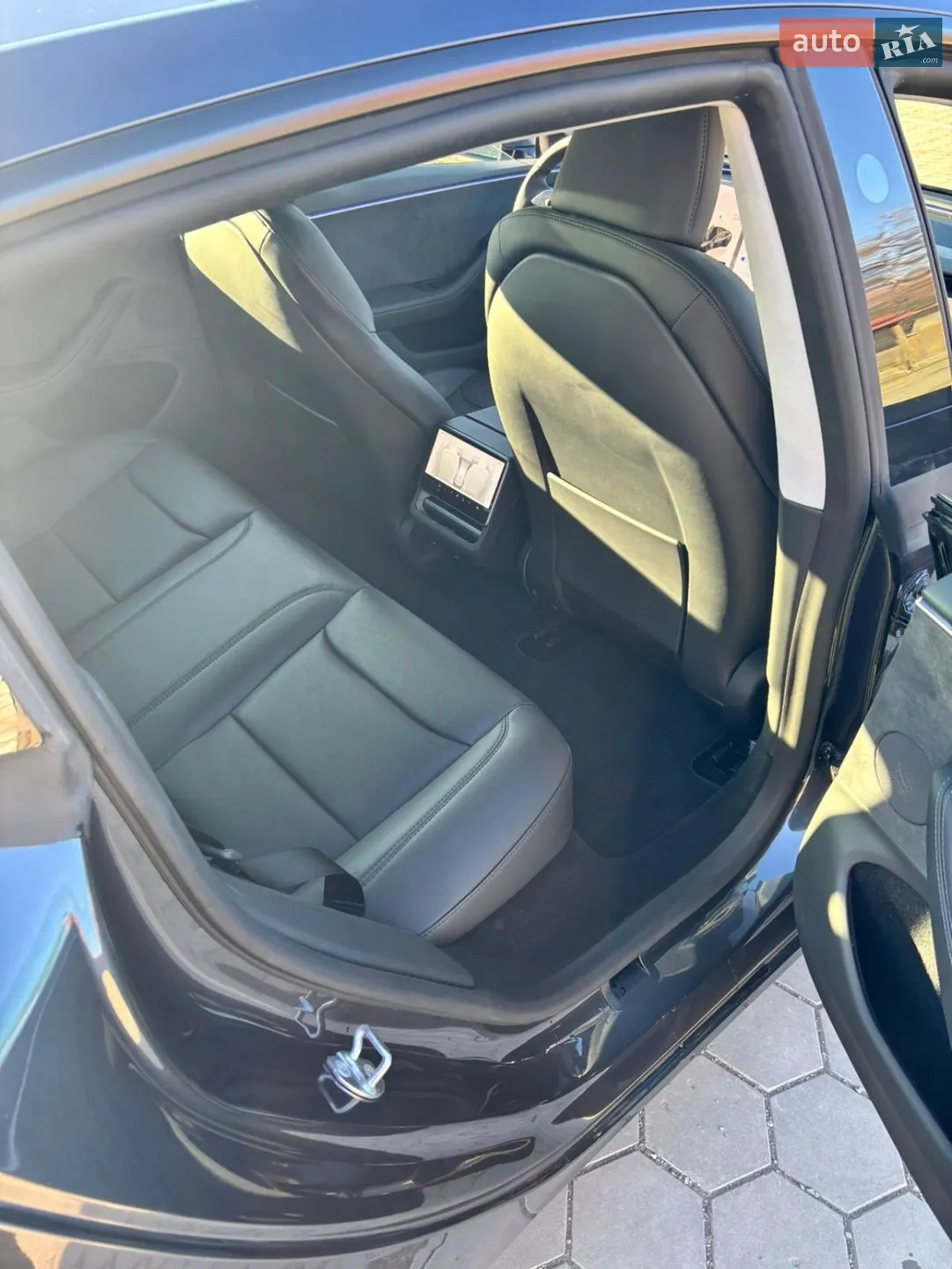 2025 Tesla Model 3 - мініатюра 10