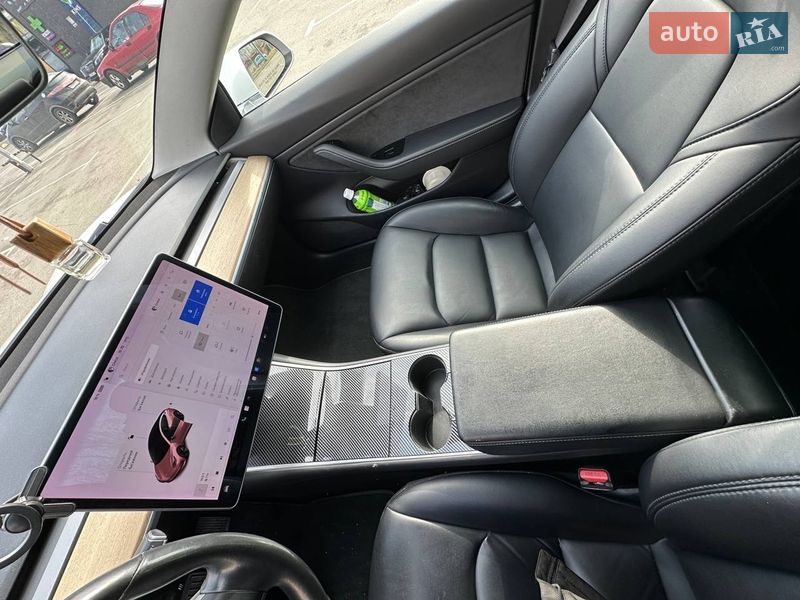 Седан Tesla Model 3 2019 в Києві