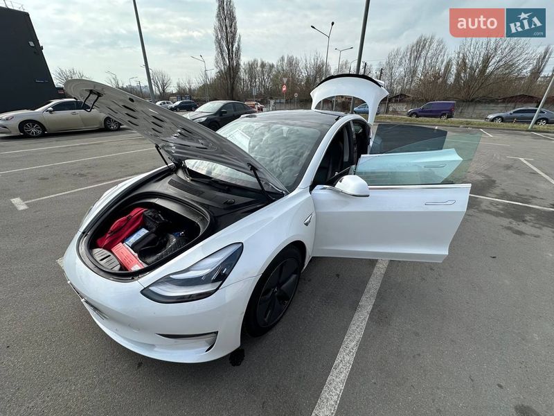 Седан Tesla Model 3 2019 в Києві