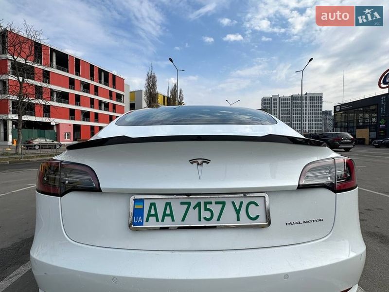 Седан Tesla Model 3 2019 в Києві