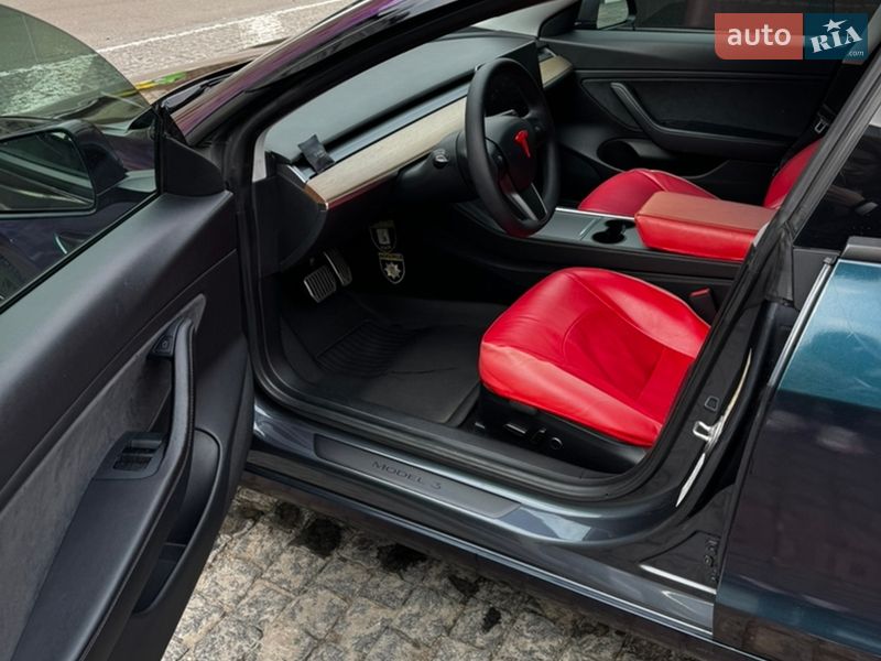Седан Tesla Model 3 2021 в Києві