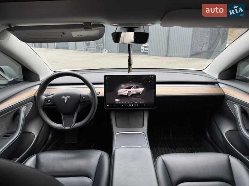 Седан Tesla Model 3 2022 в Киеве