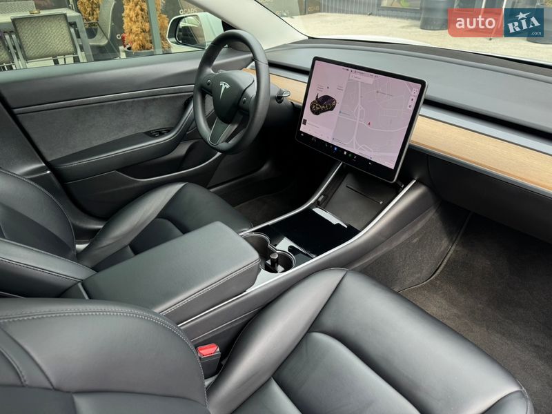 Седан Tesla Model 3 2019 в Киеве