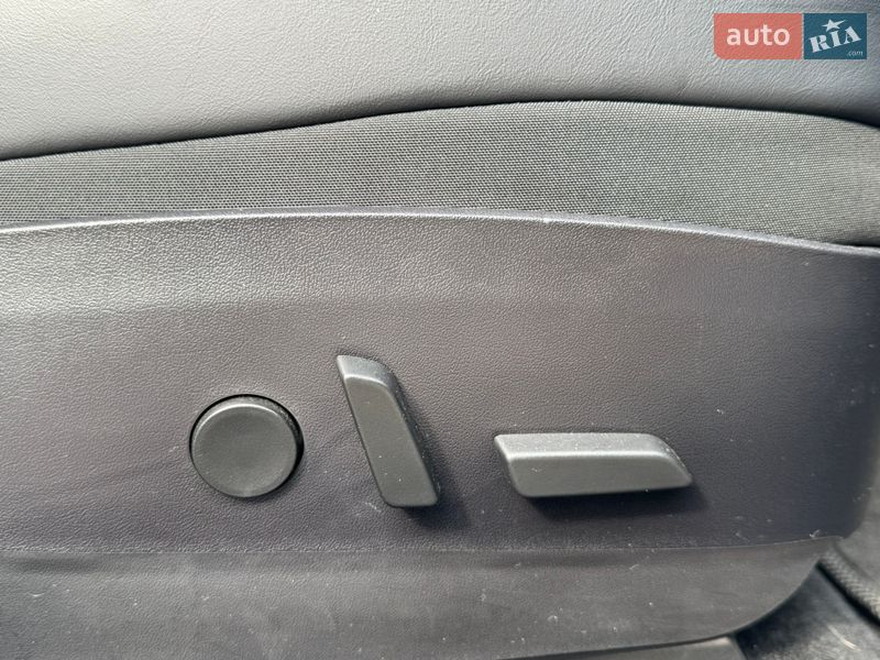 Седан Tesla Model 3 2019 в Киеве