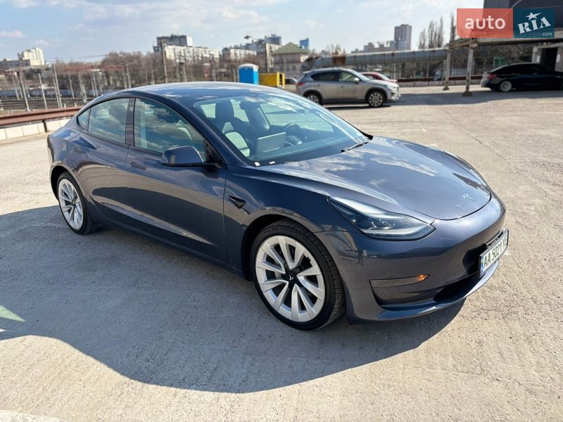 Седан Tesla Model 3 2022 в Киеве