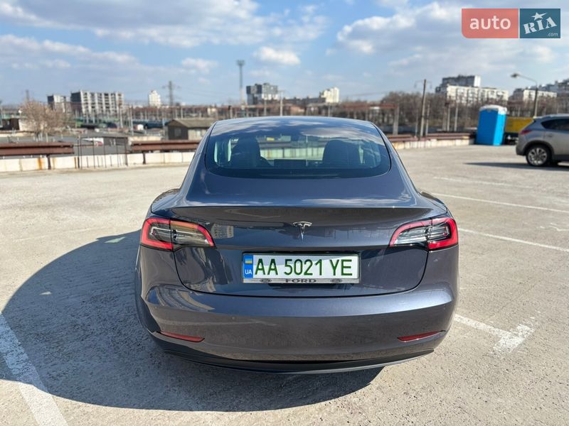 Седан Tesla Model 3 2022 в Киеве