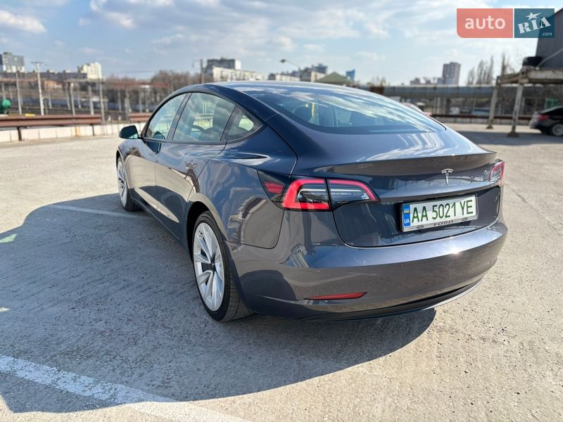 Седан Tesla Model 3 2022 в Киеве