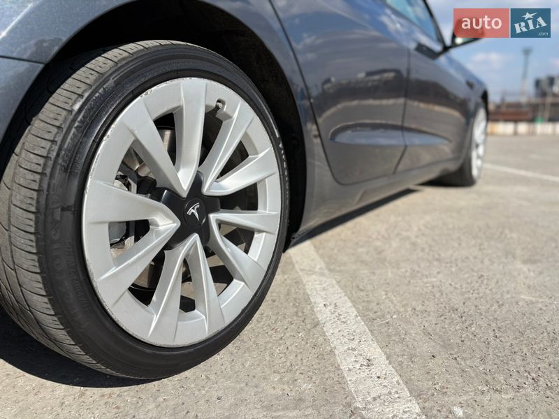 Седан Tesla Model 3 2022 в Киеве