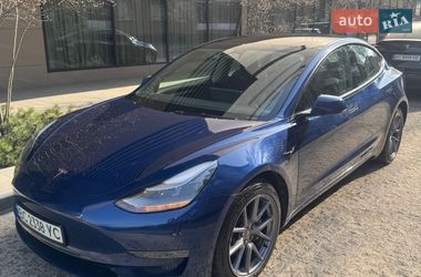 Седан Tesla Model 3 2023 в Львове