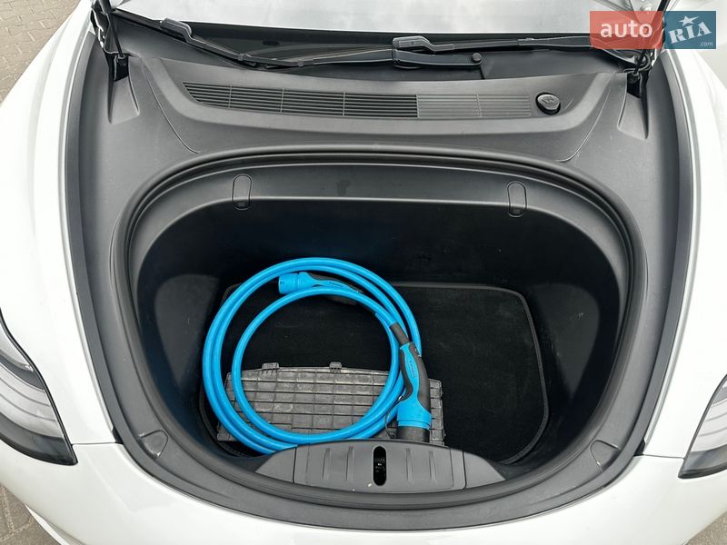 Седан Tesla Model 3 2019 в Житомирі