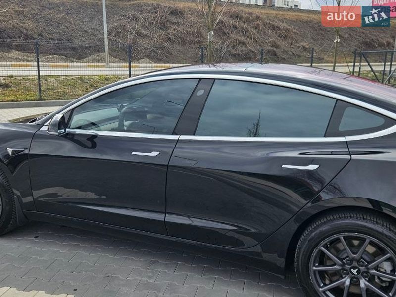 Седан Tesla Model 3 2018 в Ирпене