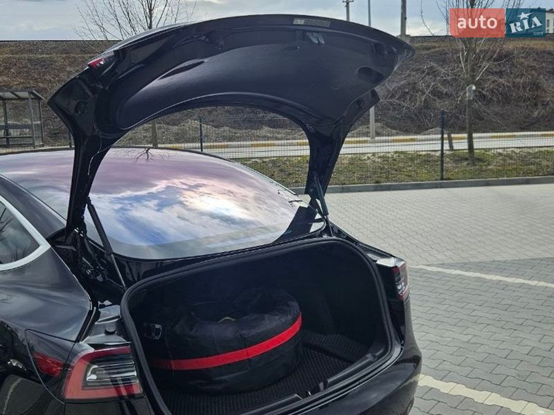 Седан Tesla Model 3 2018 в Ирпене