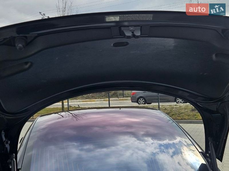 Седан Tesla Model 3 2018 в Ирпене