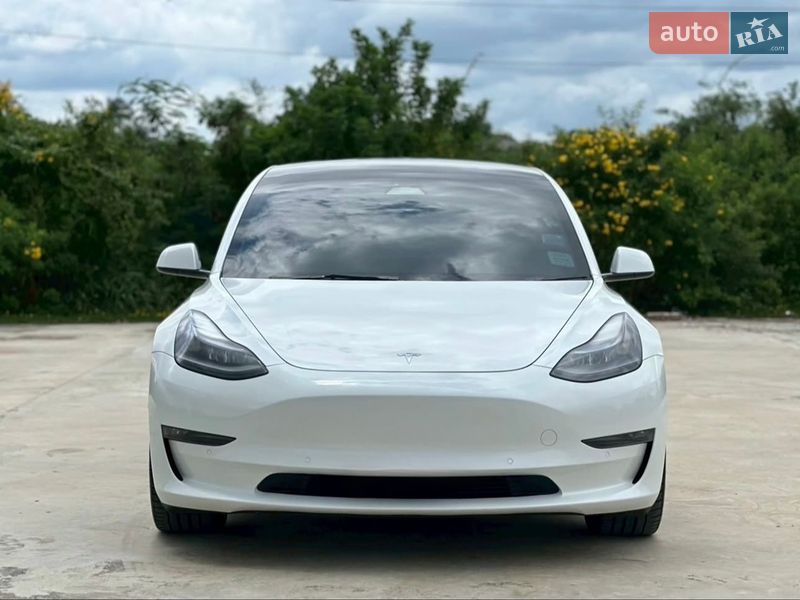 Седан Tesla Model 3 2023 в Києві