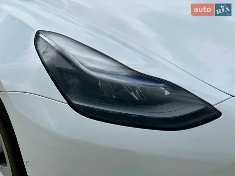 Седан Tesla Model 3 2023 в Києві