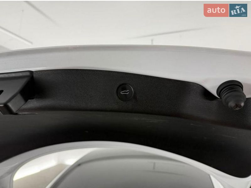 Седан Tesla Model 3 2023 в Києві