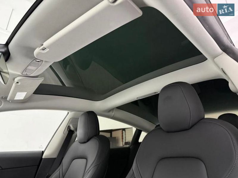 Седан Tesla Model 3 2023 в Києві
