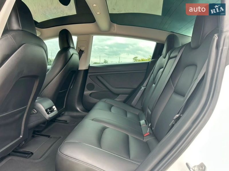 Седан Tesla Model 3 2023 в Києві