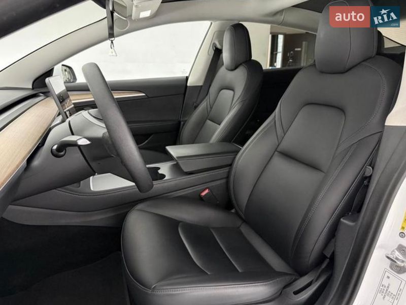 Седан Tesla Model 3 2023 в Києві