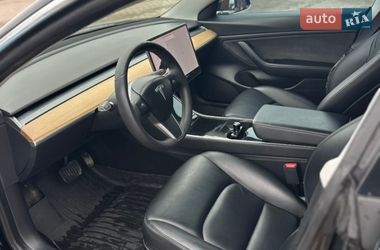 Седан Tesla Model 3 2020 в Бучаче