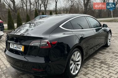 Седан Tesla Model 3 2020 в Бучаче