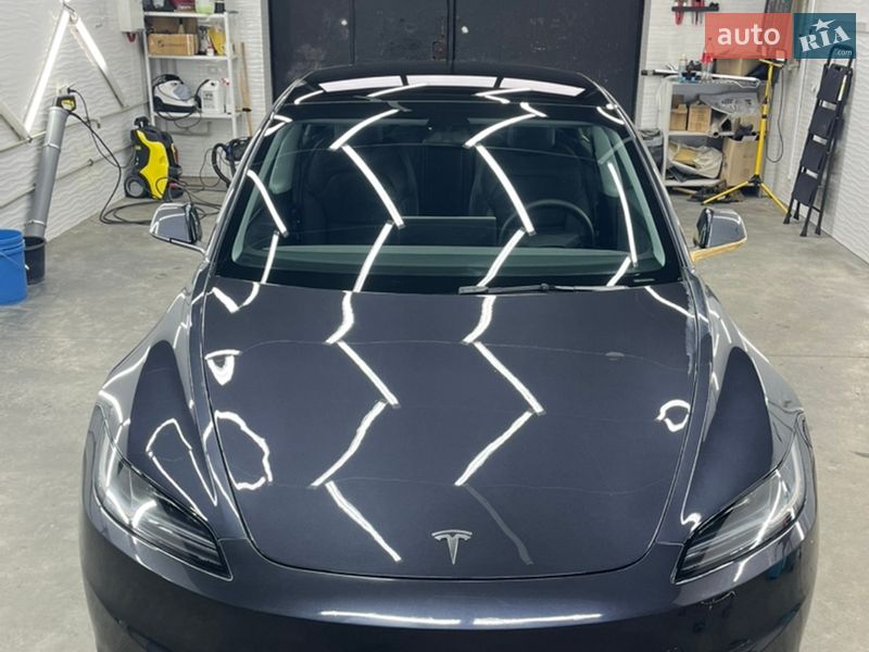 Седан Tesla Model 3 2024 в Львове