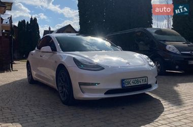 Седан Tesla Model 3 2019 в Ровно