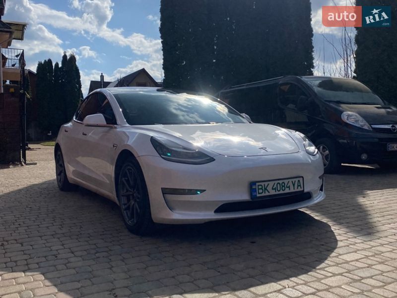 Седан Tesla Model 3 2019 в Рівному