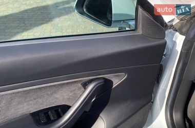 Седан Tesla Model 3 2019 в Ровно