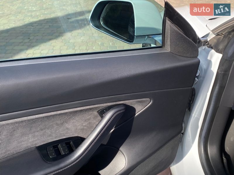 Седан Tesla Model 3 2019 в Рівному