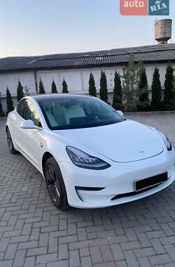 Седан Tesla Model 3 2019 в Золочеві