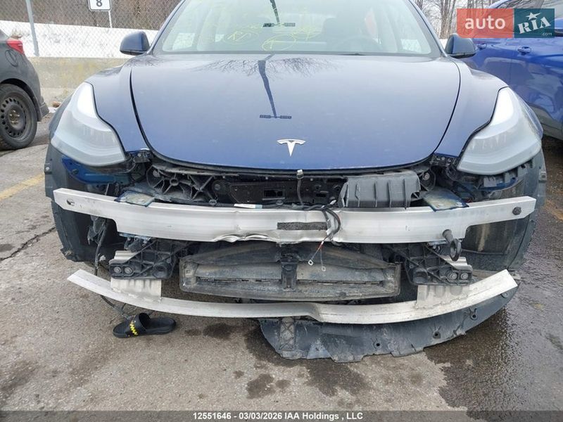 Седан Tesla Model 3 2023 в Киеве
