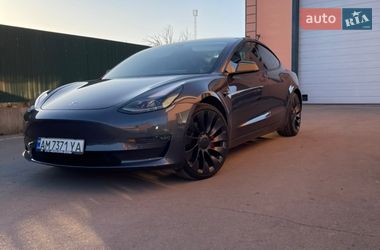 Седан Tesla Model 3 2021 в Коростені