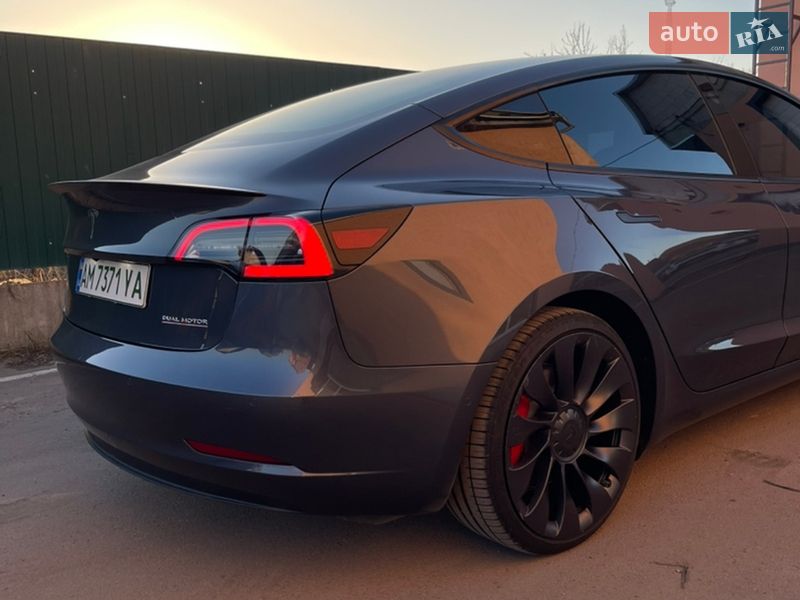 Седан Tesla Model 3 2021 в Коростені