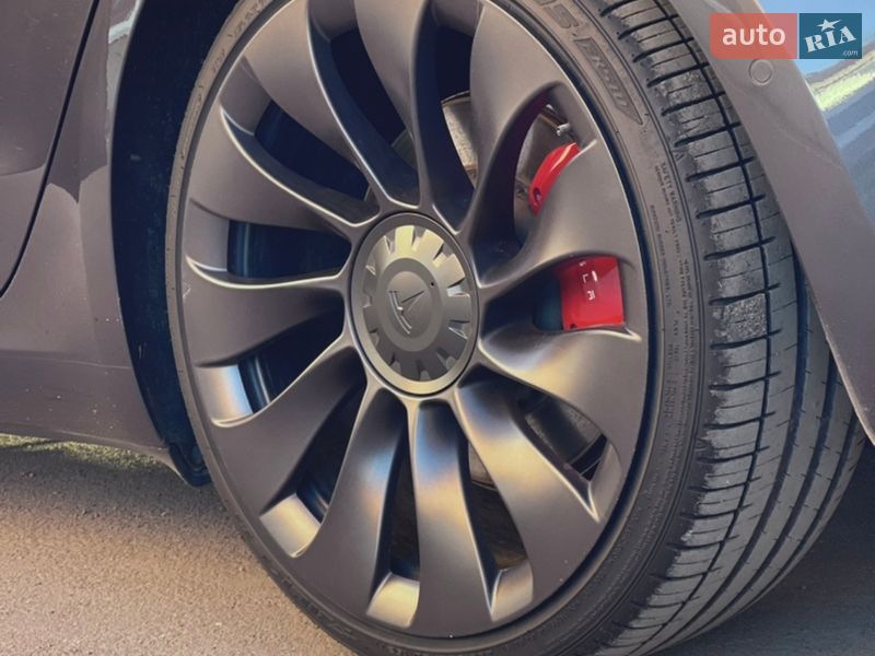 Седан Tesla Model 3 2021 в Коростені