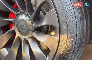 Седан Tesla Model 3 2021 в Коростені