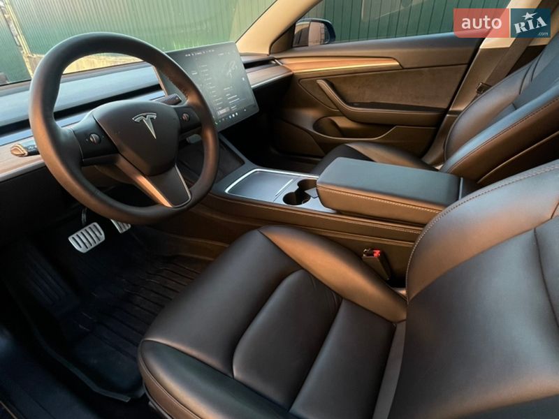 Седан Tesla Model 3 2021 в Коростені