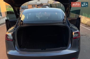 Седан Tesla Model 3 2021 в Коростене