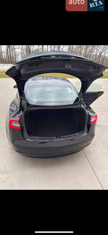 Седан Tesla Model 3 2022 в Ківерцях