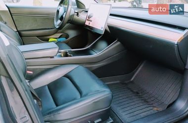 Седан Tesla Model 3 2019 в Киеве