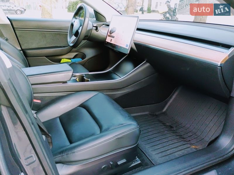 Седан Tesla Model 3 2019 в Киеве