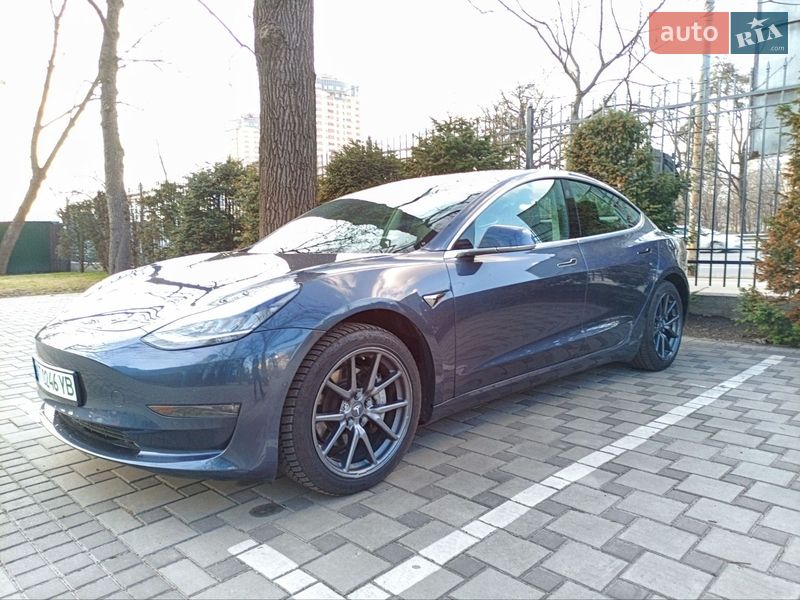 Седан Tesla Model 3 2019 в Киеве